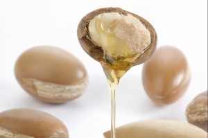 come curare i capelli con olio argan